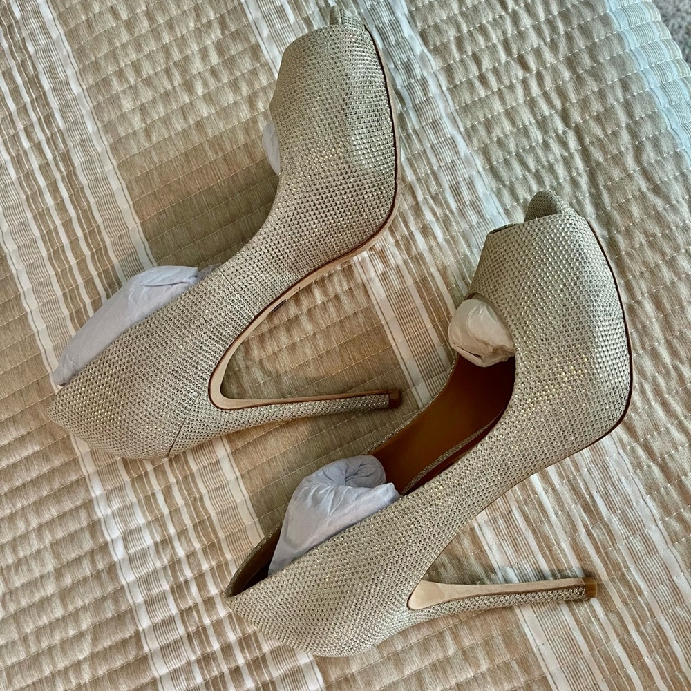 Badgley Mischka Platino Metallic Mesh  Dressy Evening Heel  Sz: 7.5M w/Box - Picture 2 of 12